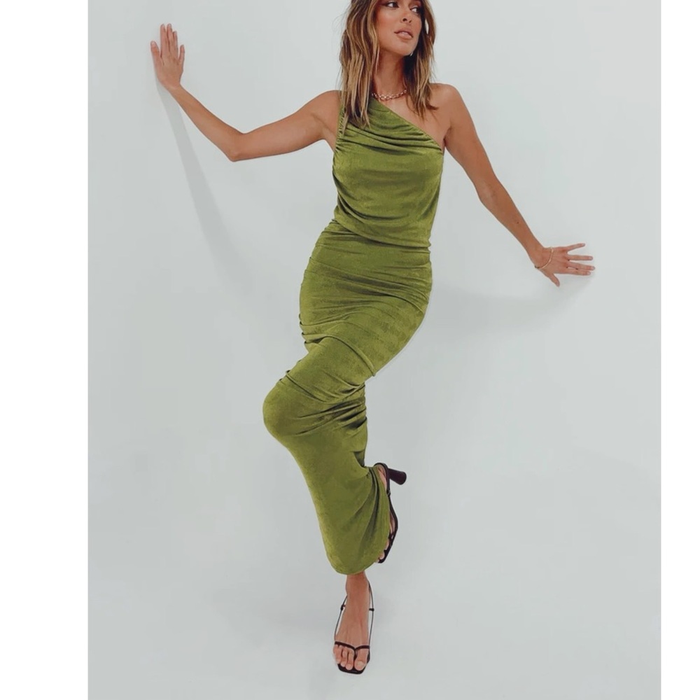 *SOLD* Lioness the goddess midi dress